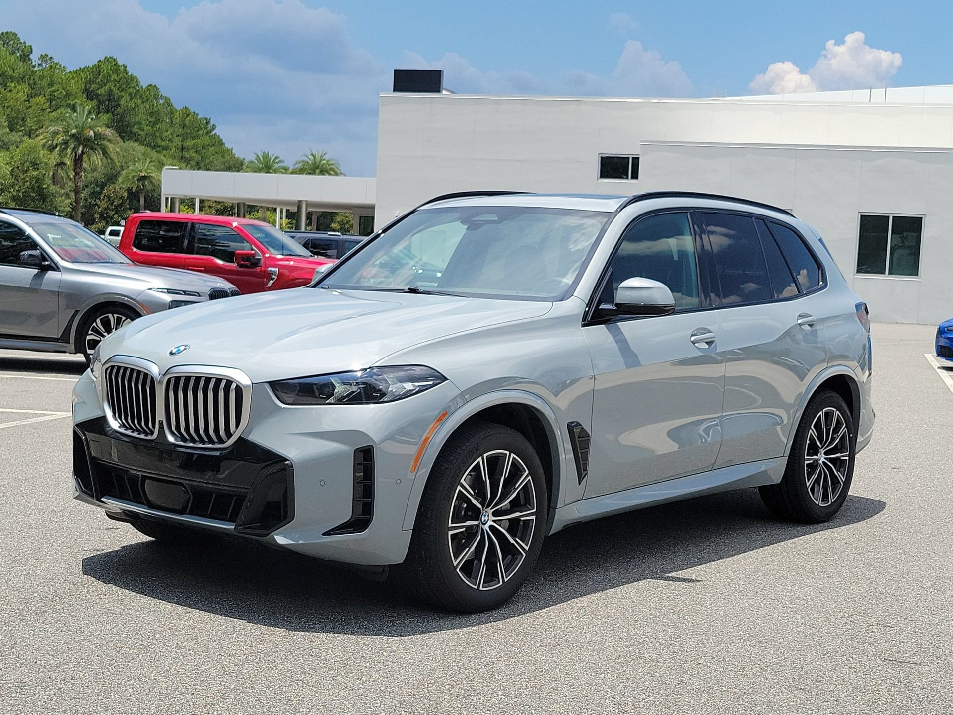 Used 2024 BMW X5 sDrive40i w/ M Sport Package RWD image 2