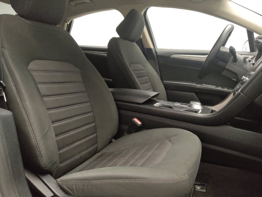 Used 2020 Ford Fusion SE FWD image 21