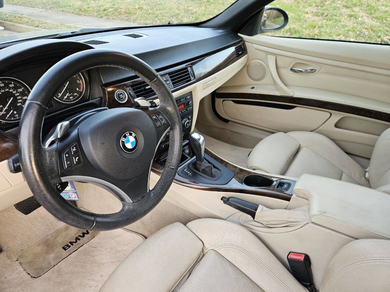 Used 2009 BMW 335i Convertible image 12