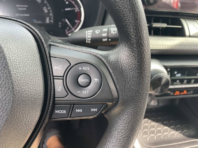 Used 2023 Toyota RAV4 LE AWD/4WD image 29