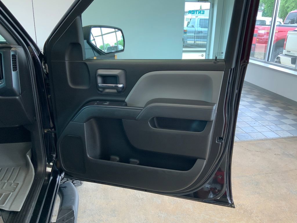 Used 2018 Chevrolet Silverado 1500 Custom w/ Custom Value Package AWD/4WD image 25
