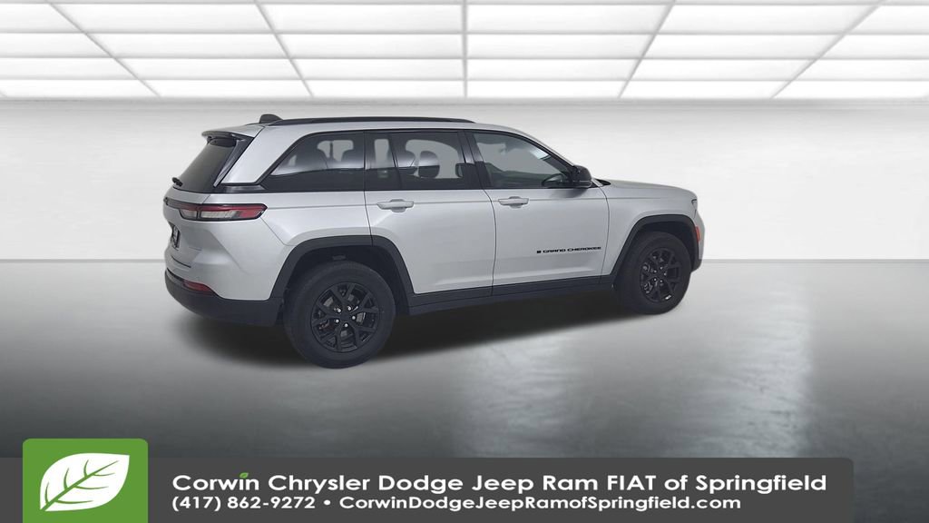 Used 2024 Jeep Grand Cherokee Altitude image 14