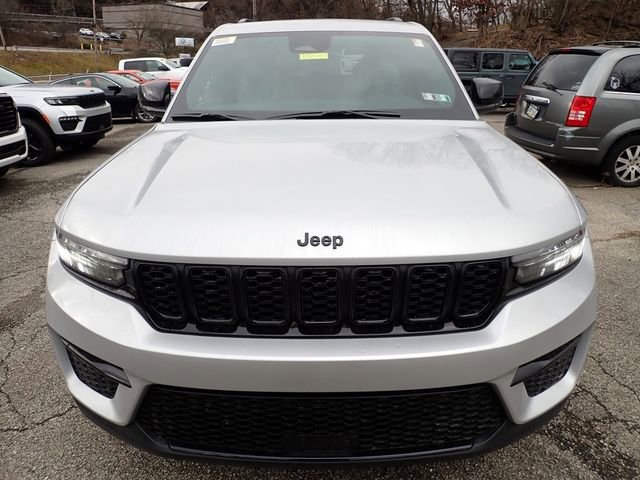 New 2025 Jeep Grand Cherokee Limited w/ Black Appearance Package image 10