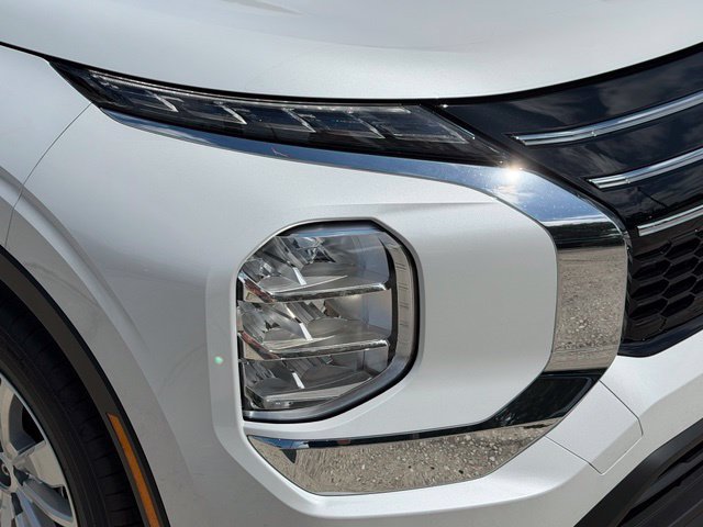 New 2026 Mitsubishi Outlander ES FWD image 9