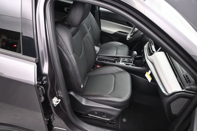 Used 2024 Jeep Compass Limited w/ Elite Group AWD/4WD image 11