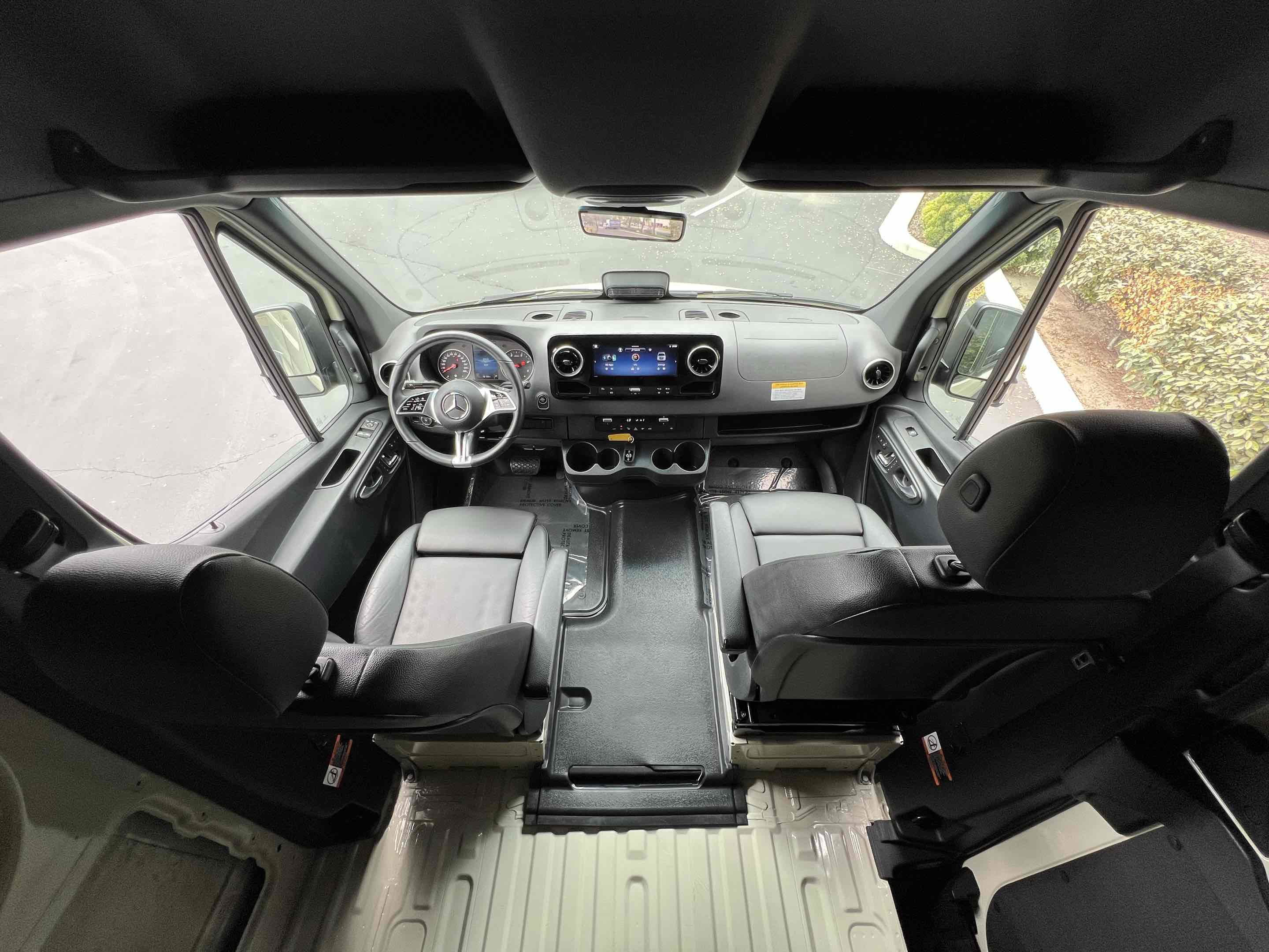 Used 2025 Mercedes-Benz Sprinter 2500 image 5
