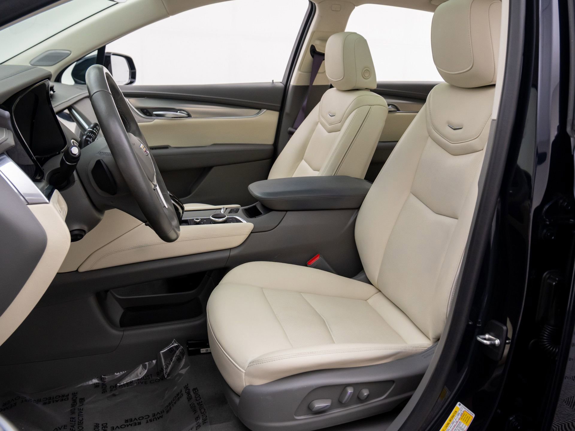 Certified 2022 Cadillac XT5 Premium Luxury w/ LPO, Floor Liner Package image 18