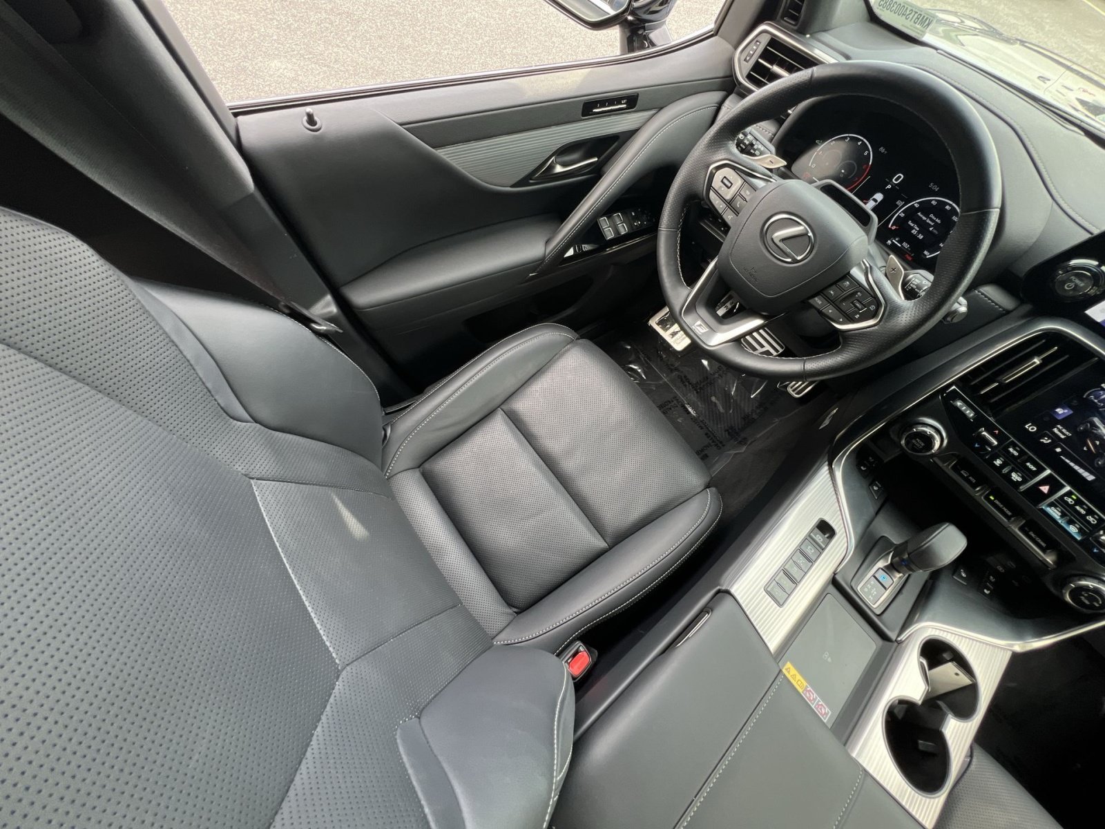 Used 2025 Lexus LX 700h F Sport AWD/4WD image 16