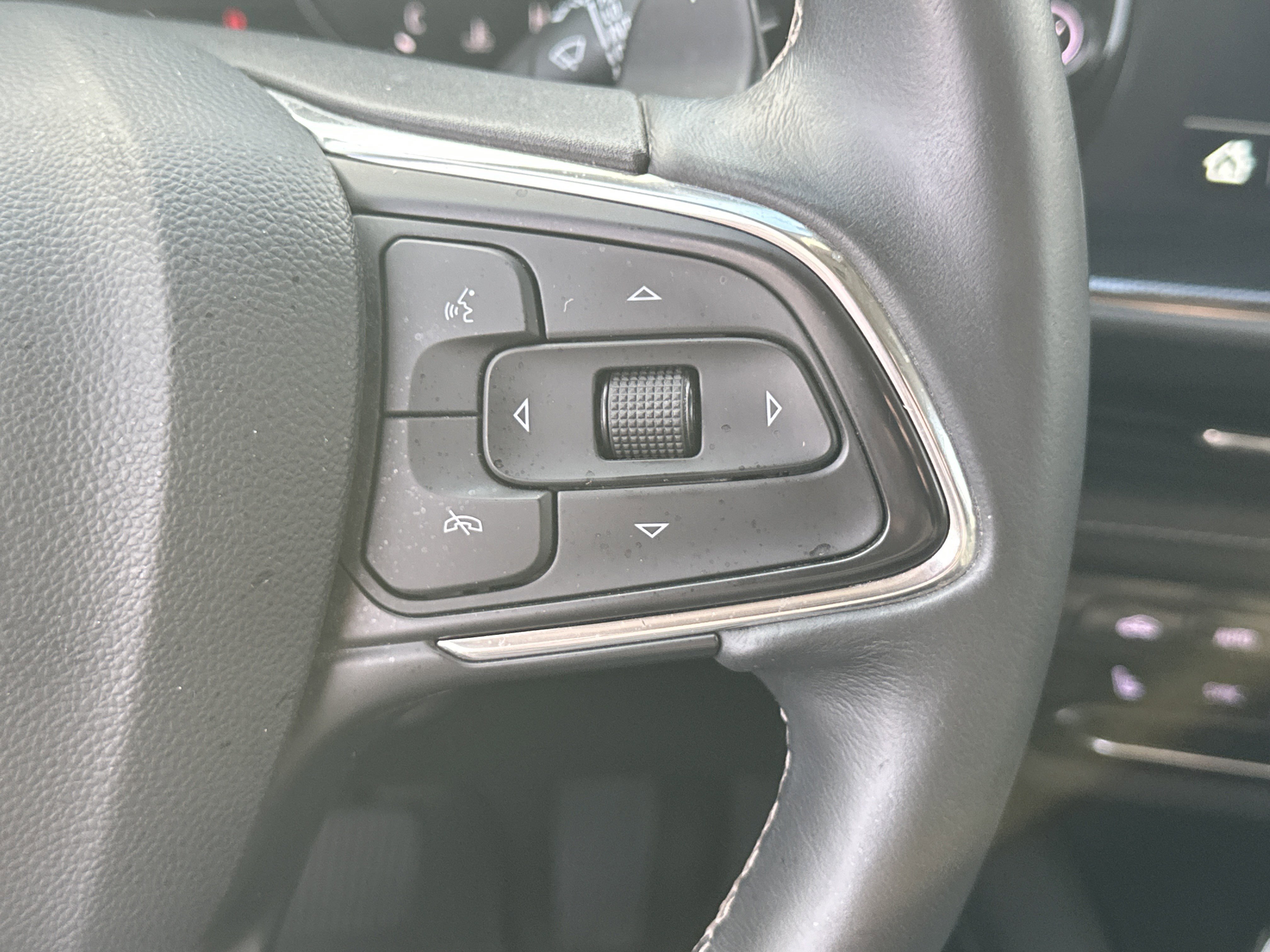 Certified 2022 Buick Envision Essence w/ Safety Package image 25