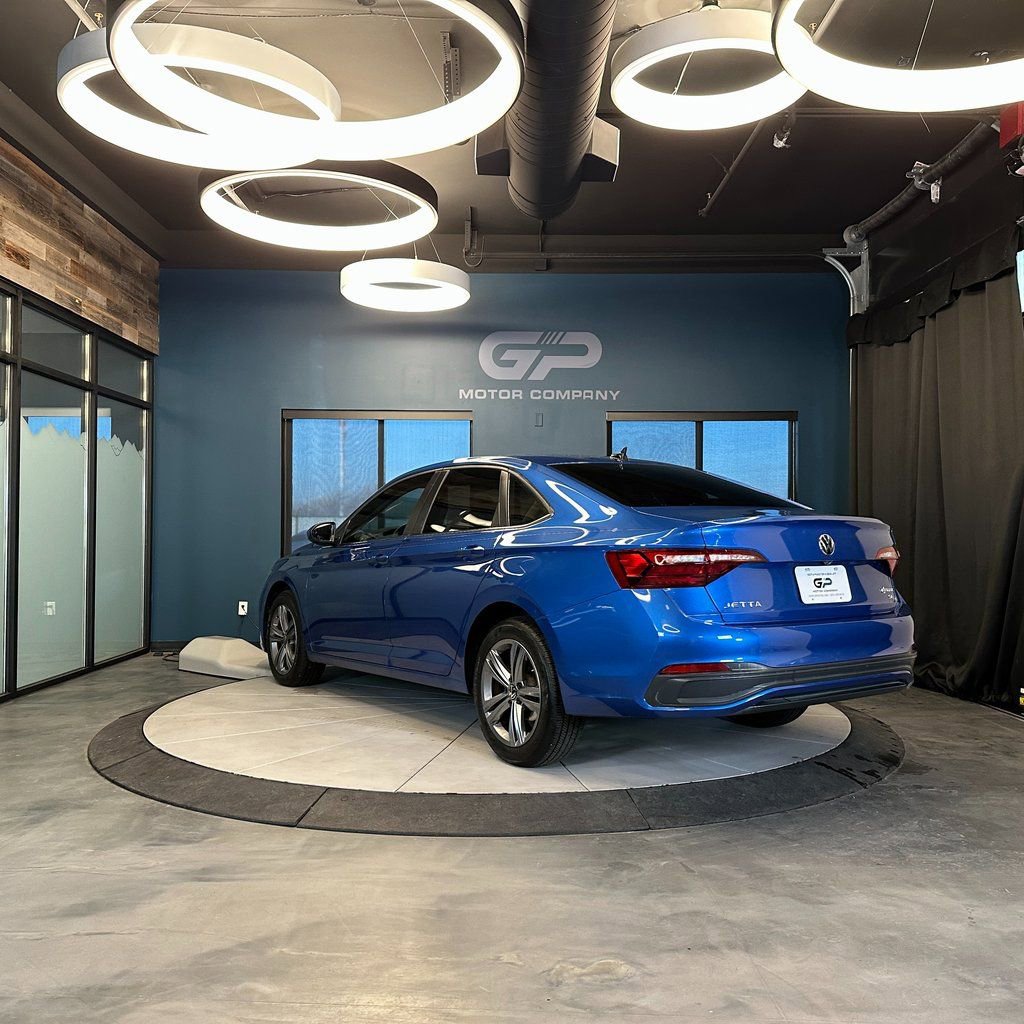 Used 2024 Volkswagen Jetta SE image 5