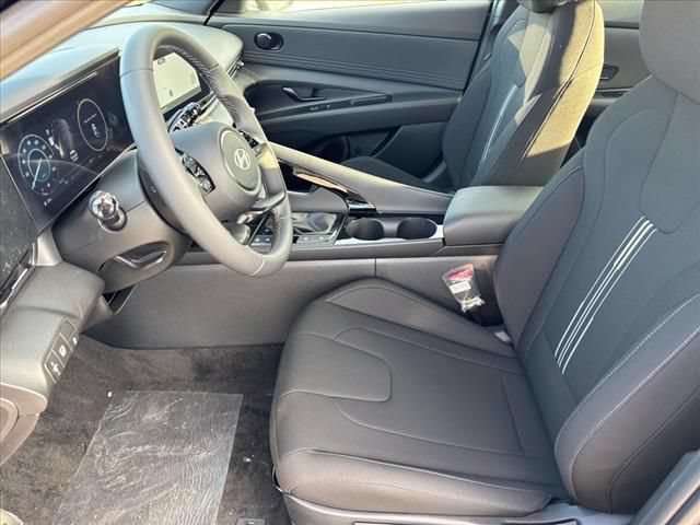 Certified 2025 Hyundai Elantra SEL FWD image 12