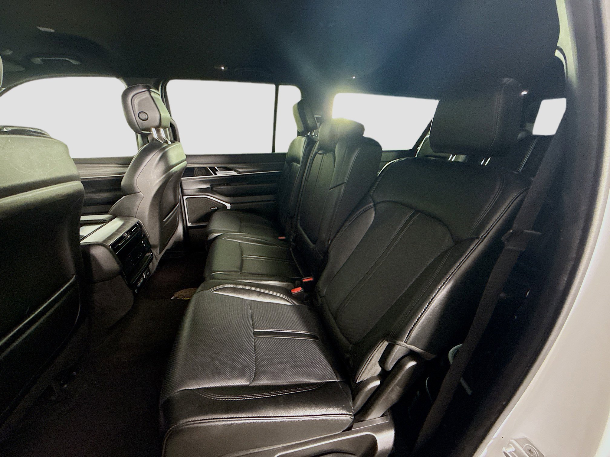 Used 2024 Jeep Wagoneer L Series II w/ Flexible Seating Group RWD image 25