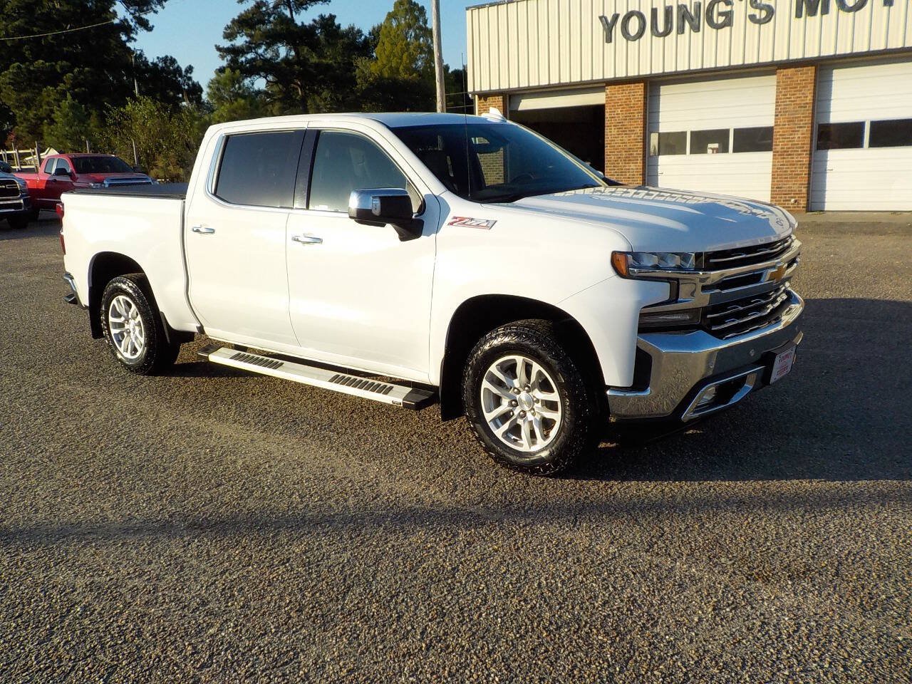 Used 2021 Chevrolet Silverado 1500 LTZ w/ Technology Package AWD/4WD image 9
