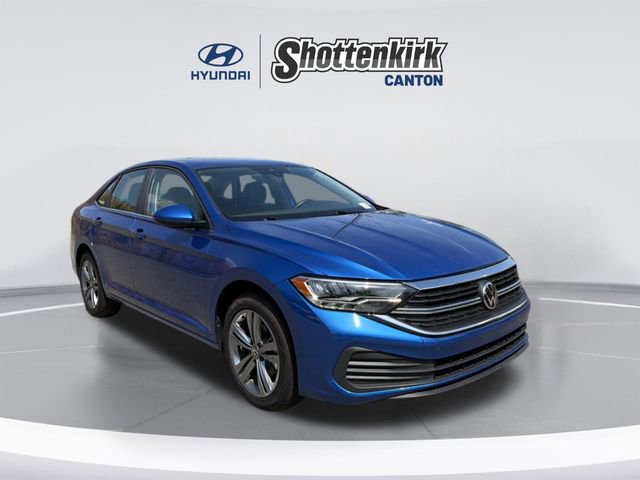 Used 2024 Volkswagen Jetta SE image 3