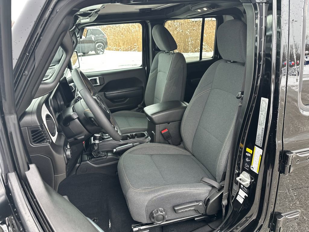 Used 2024 Jeep Gladiator Sport image 3