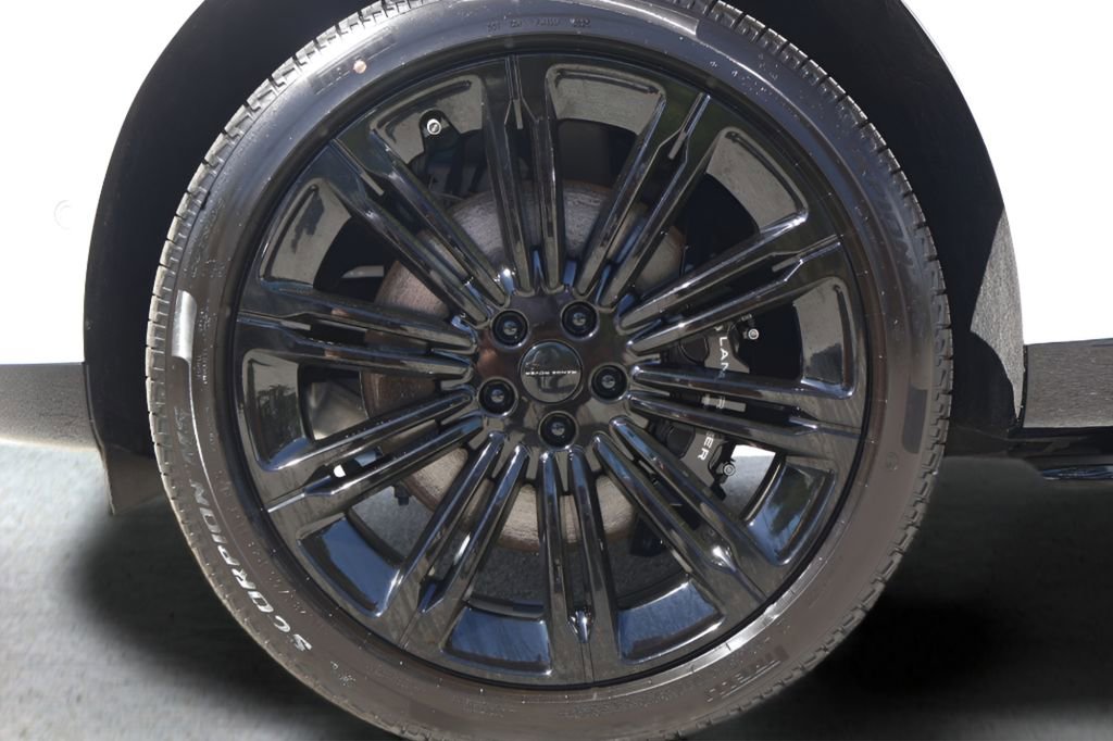 New 2026 Land Rover Range Rover Long Wheelbase Autobiography image 9