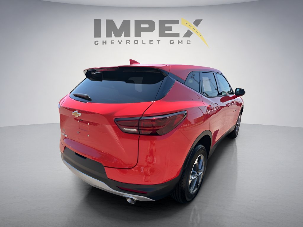 Used 2026 Chevrolet Blazer LT FWD image 5