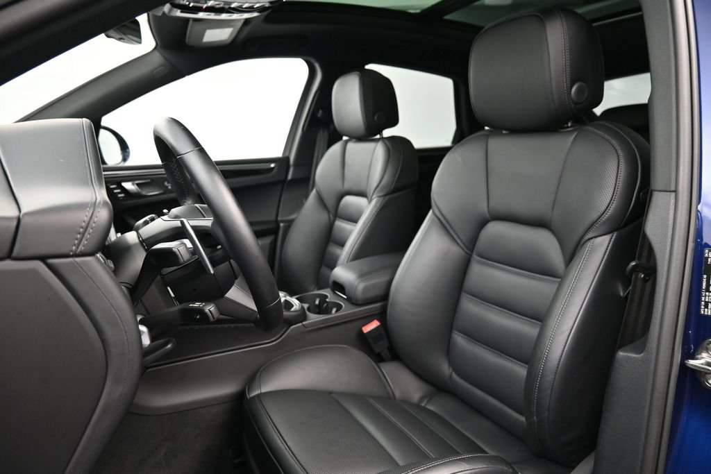 Certified 2024 Porsche Macan AWD/4WD image 5
