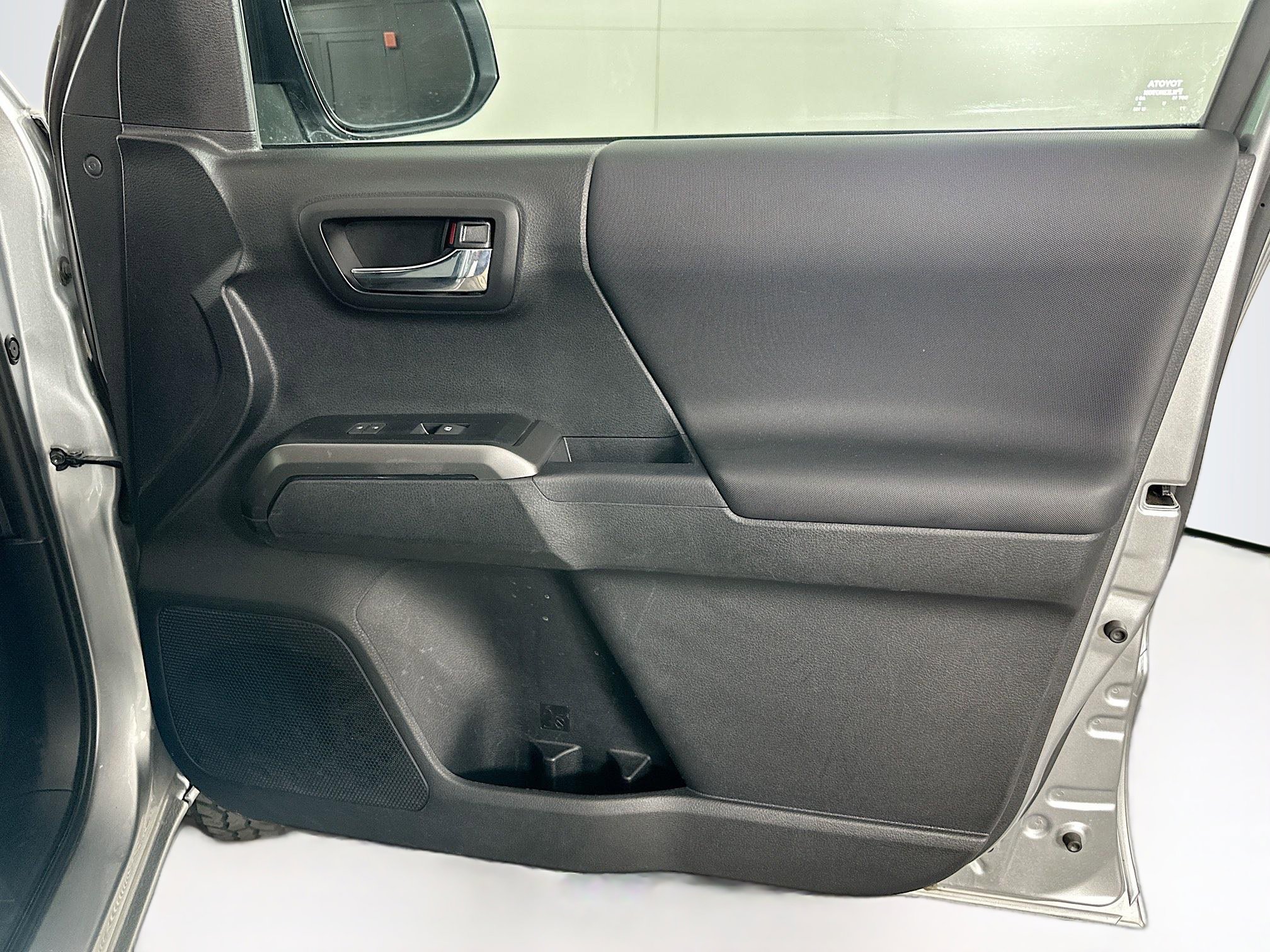 Used 2023 Toyota Tacoma TRD Off-Road image 29