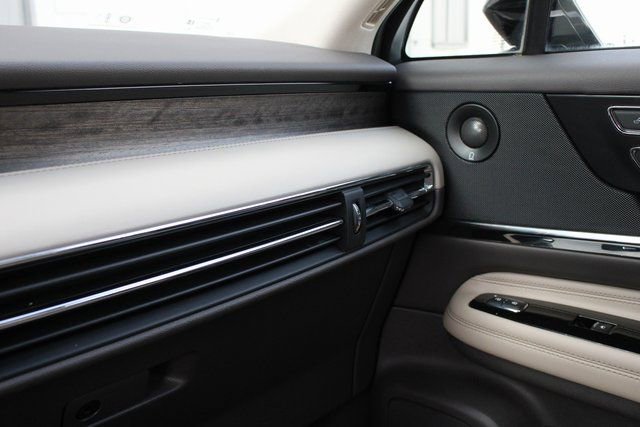 Used 2020 Lincoln Corsair Reserve w/ Elements Package image 23