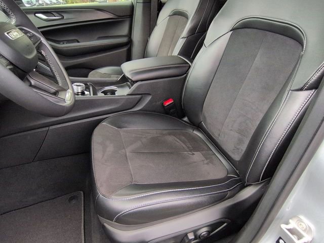 Used 2024 Jeep Grand Cherokee L Altitude AWD/4WD image 11