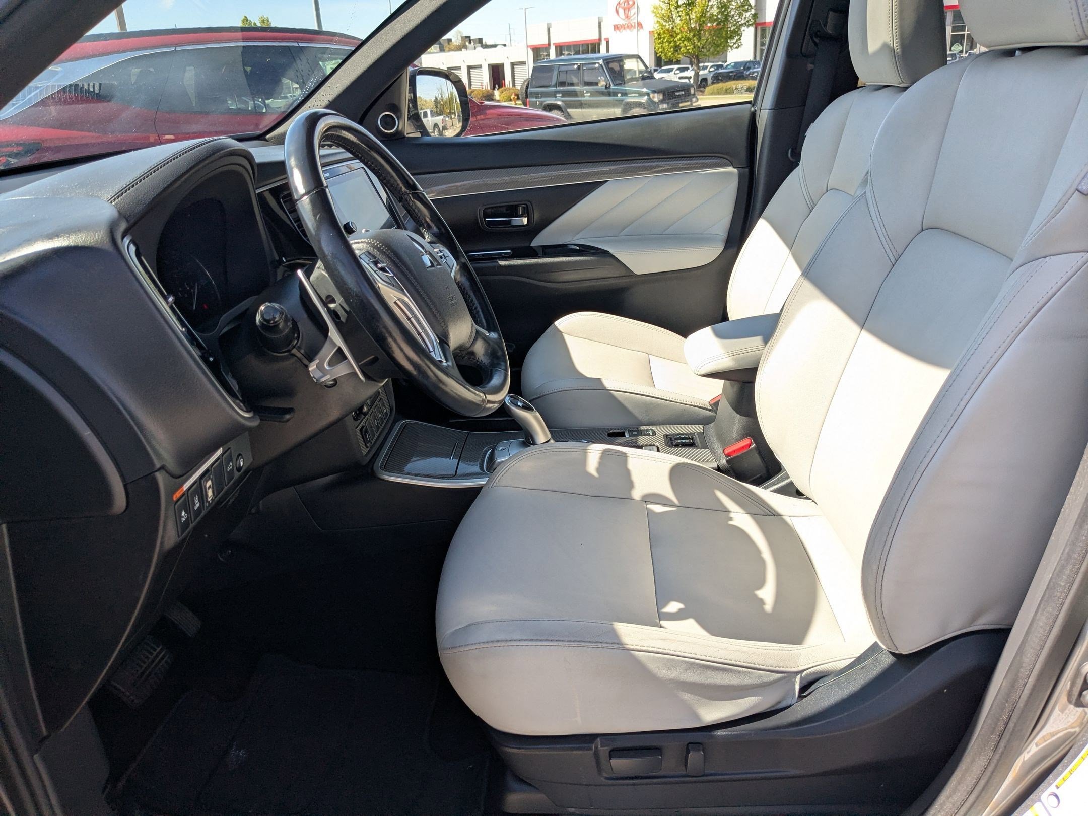 Used 2019 Mitsubishi Outlander SEL image 16