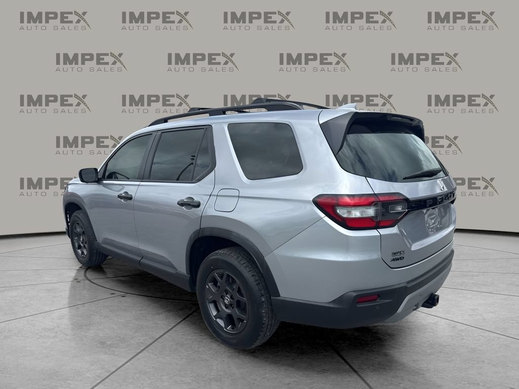 Used 2025 Honda Pilot TrailSport image 3