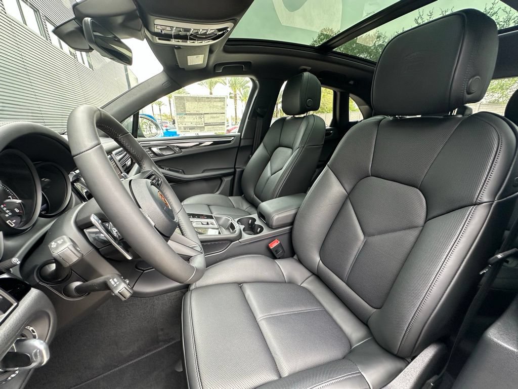 Used 2026 Porsche Macan Turbo AWD/4WD image 5