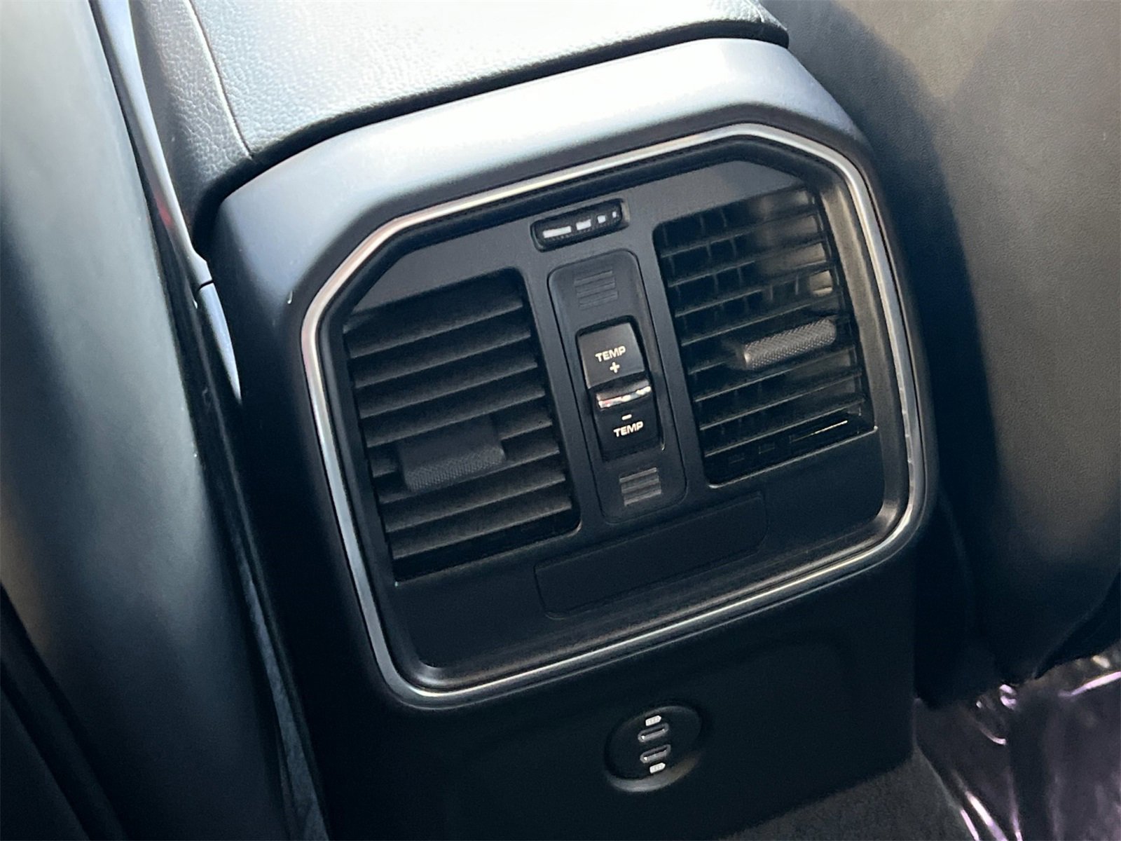 Used 2025 Porsche Macan image 15