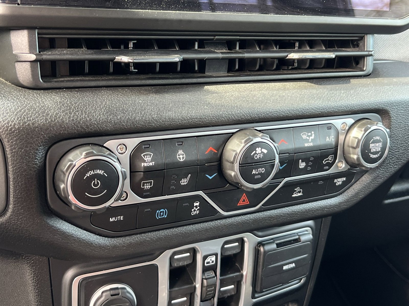 Used 2024 Jeep Wrangler Willys 4xe image 17