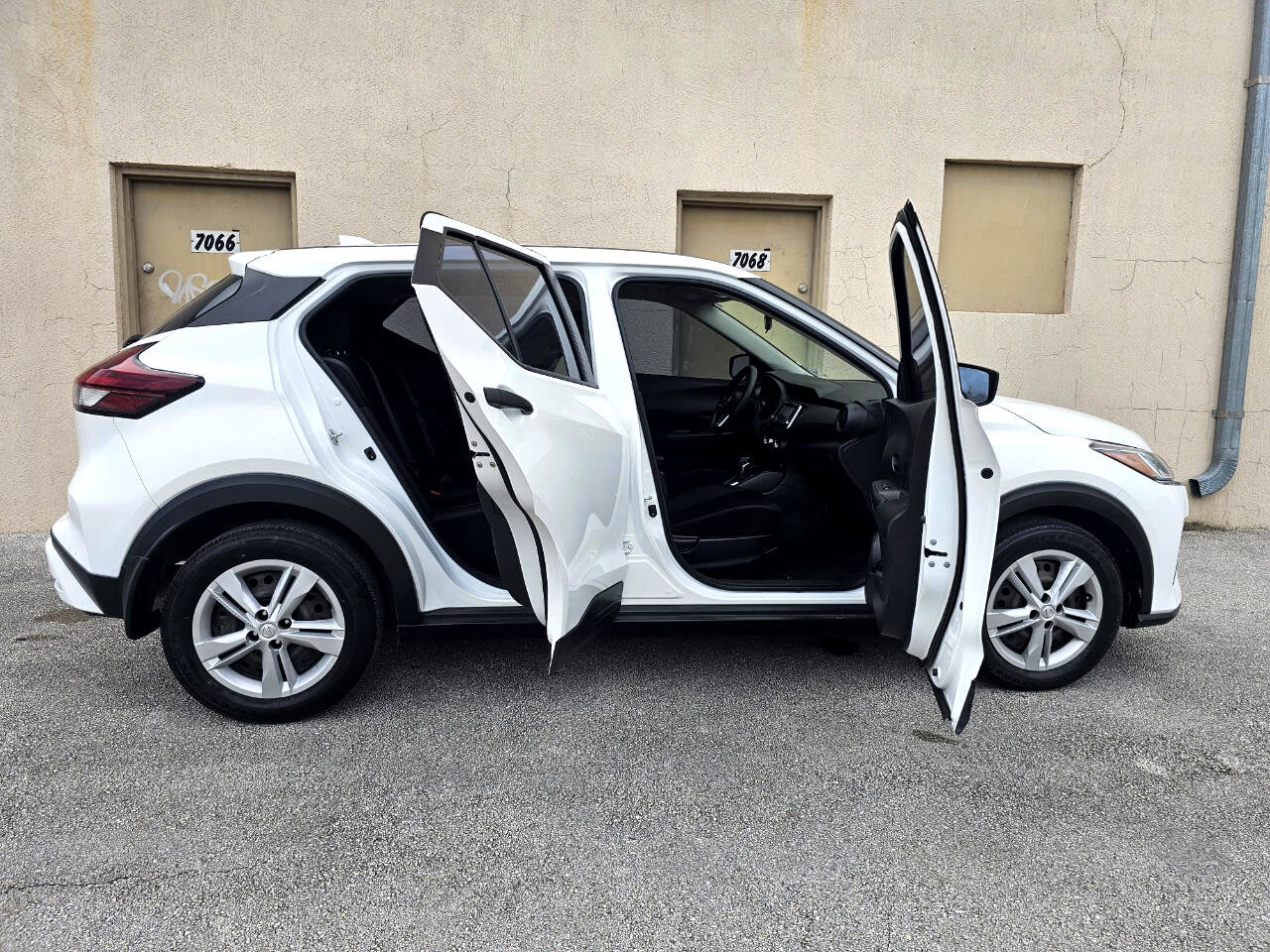 Used 2021 Nissan Kicks S image 16