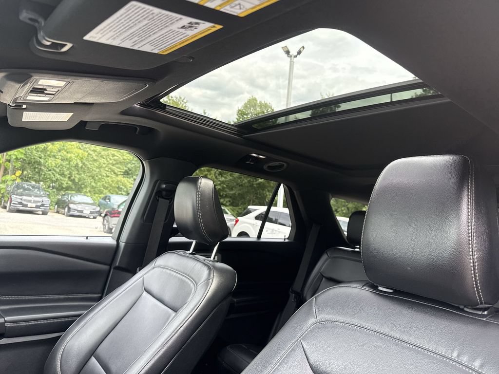 Used 2020 Ford Explorer XLT w/ Equipment Group 202A AWD/4WD image 16