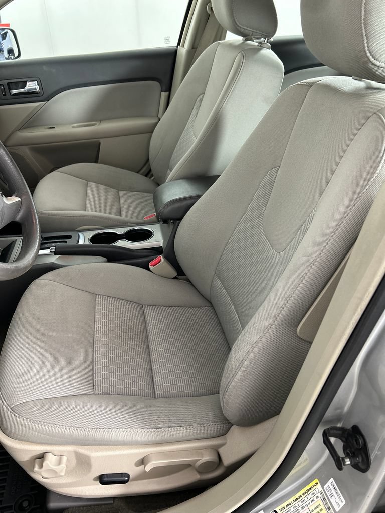 Used 2010 Ford Fusion SE FWD image 12