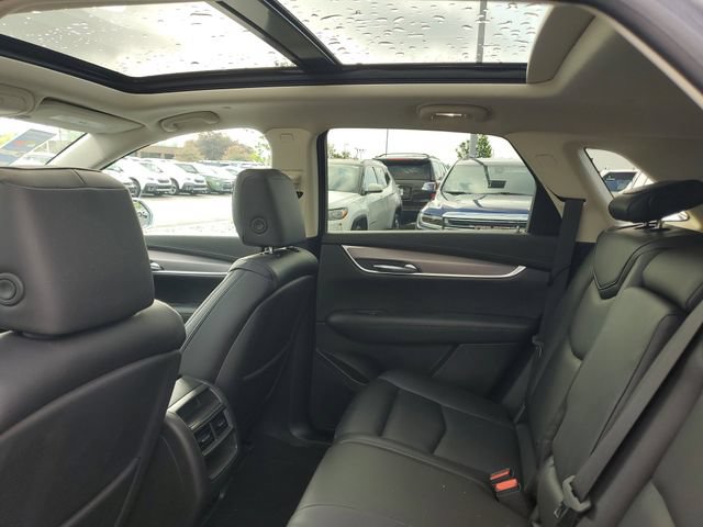 Certified 2017 Cadillac XT5 Luxury w/ Driver Awareness Package FWD image 9