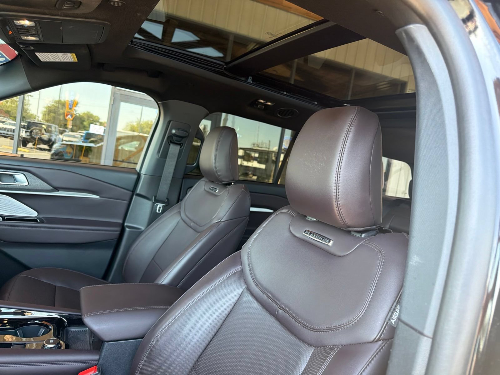Used 2025 Ford Explorer Platinum AWD/4WD image 10