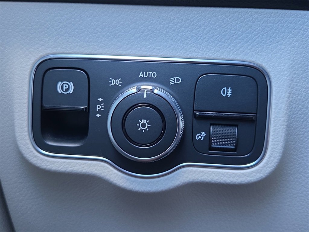 Certified 2023 Mercedes-Benz EQB 300 4MATIC image 29