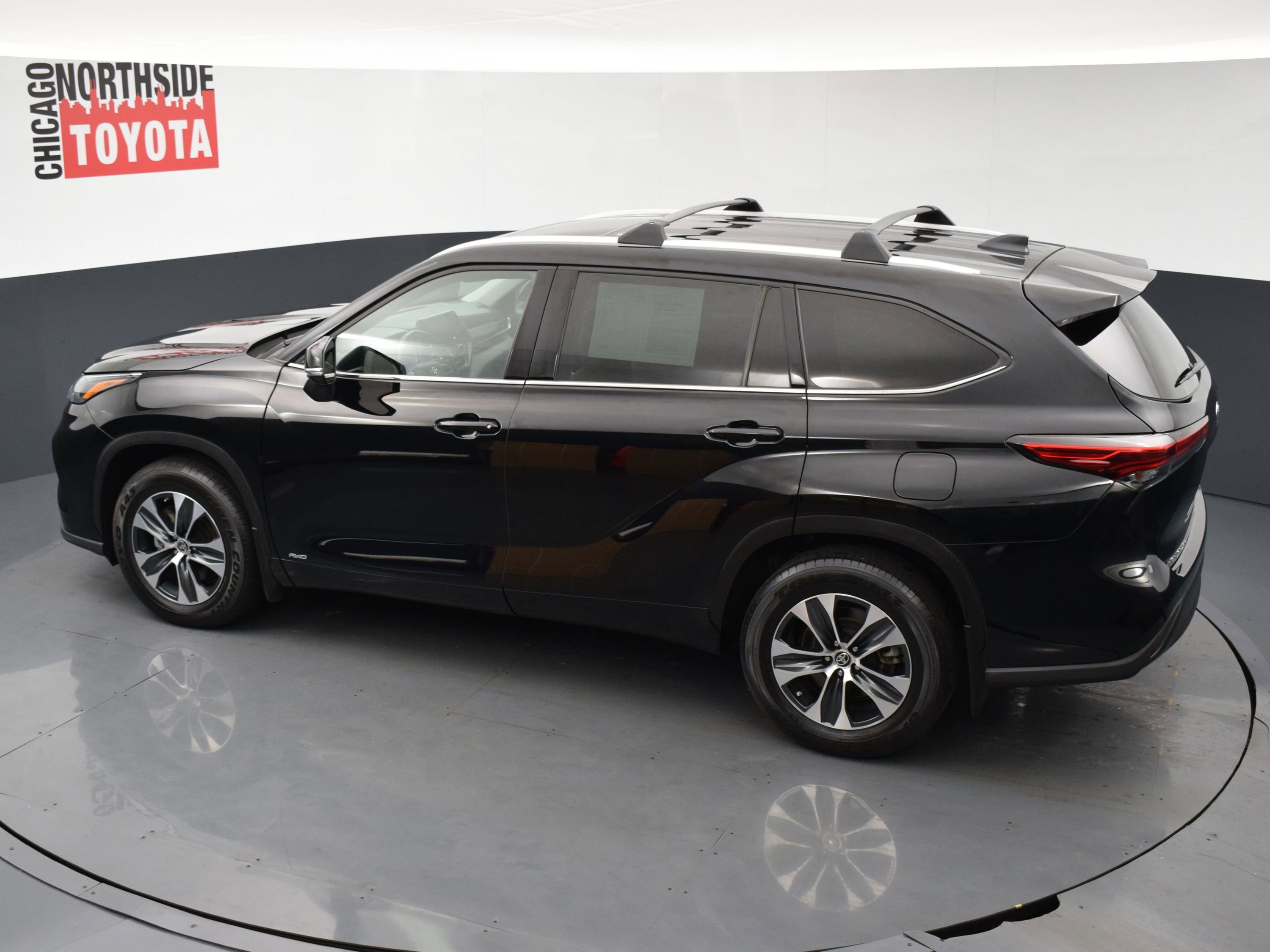 Used 2022 Toyota Highlander XLE AWD/4WD image 24