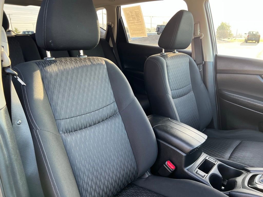 Used 2019 Nissan Rogue SV w/ Premium Package image 12