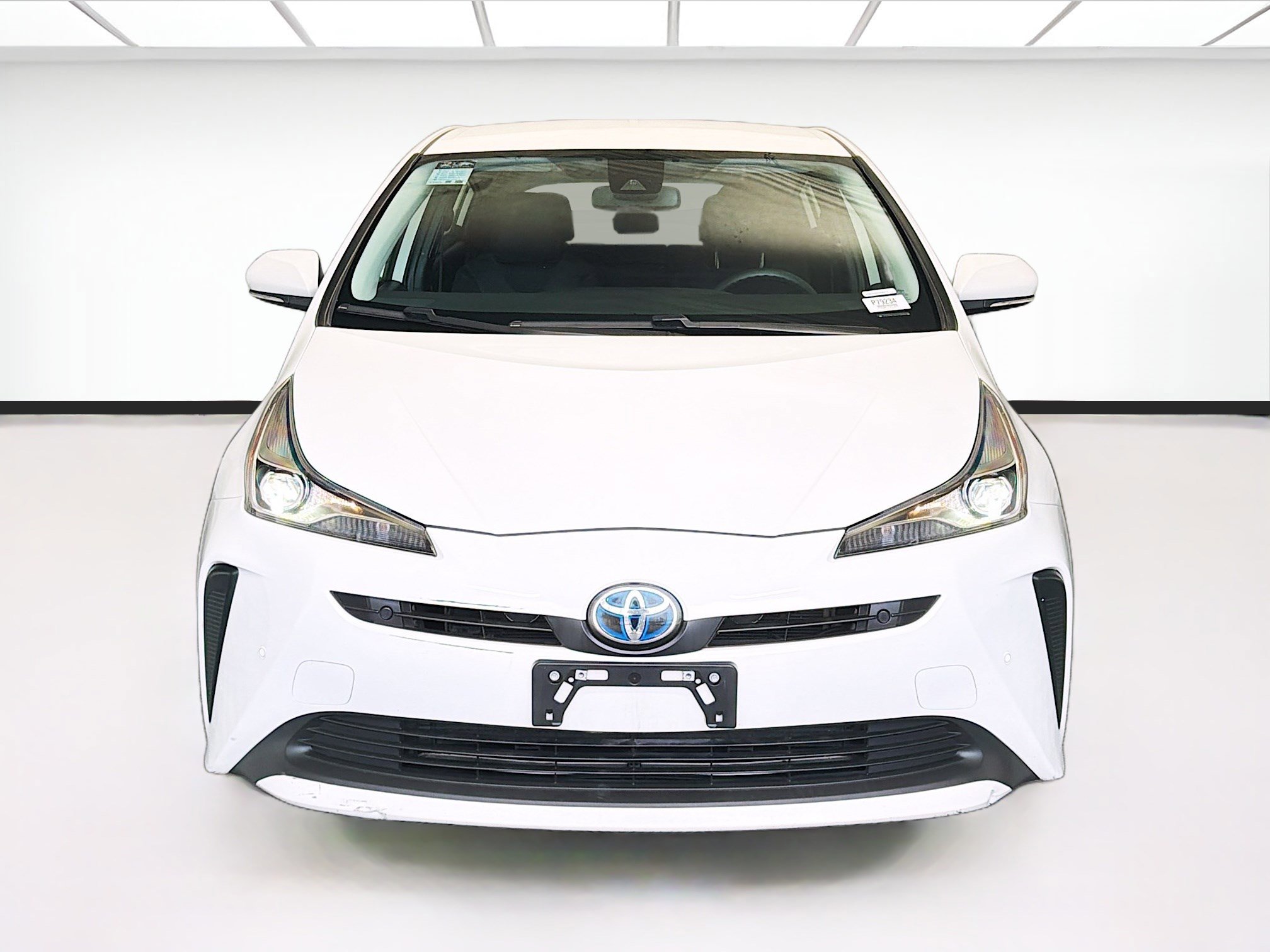 Used 2022 Toyota Prius LE FWD image 2