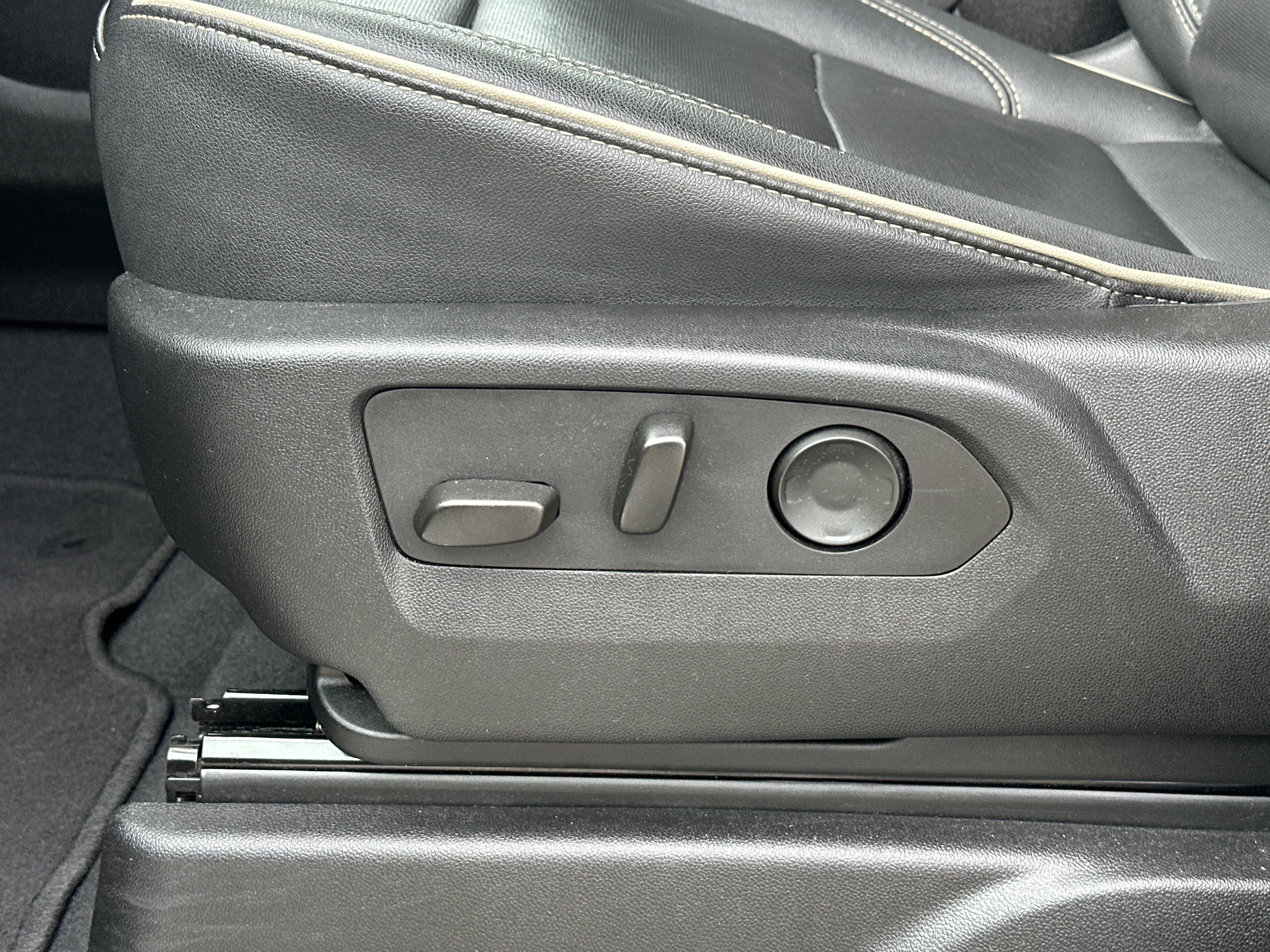 Certified 2024 Chevrolet Tahoe Premier RWD image 10