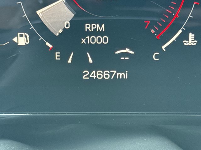 Used 2025 GMC Yukon Denali w/ Sun & Power Step Package image 24