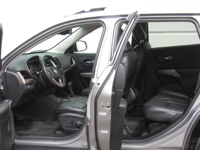 Used 2018 Jeep Cherokee Limited FWD image 13