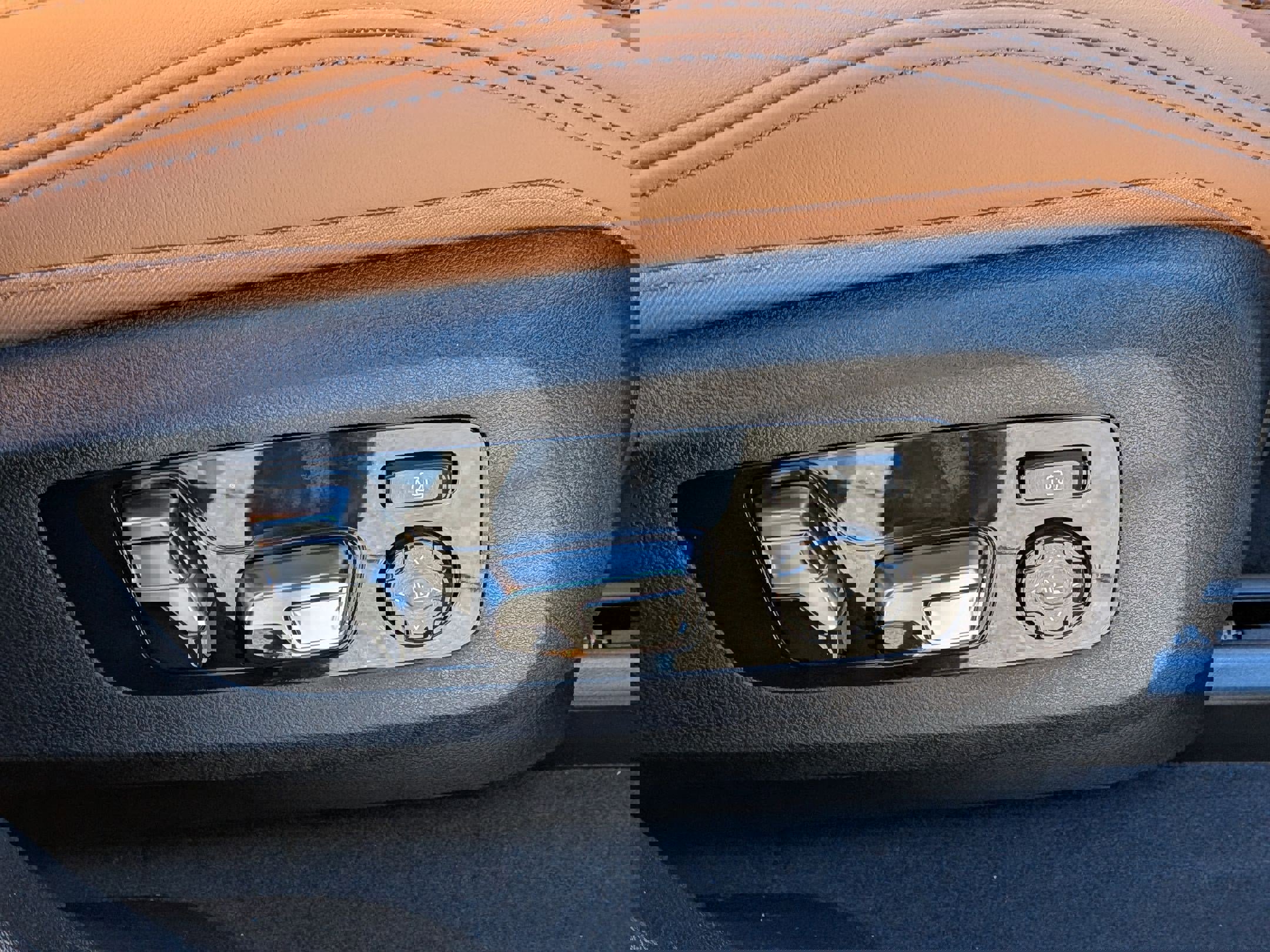 New 2026 BMW X6 xDrive40i w/ Climate Comfort Package image 39