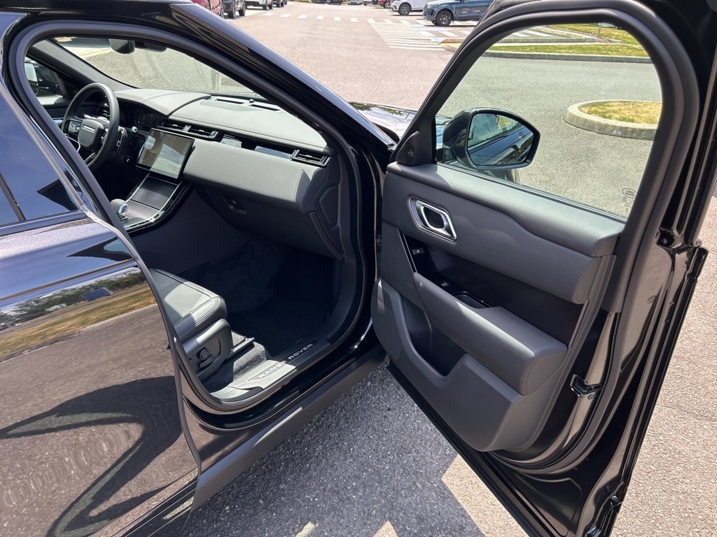 New 2026 Land Rover Range Rover Velar Dynamic SE image 13