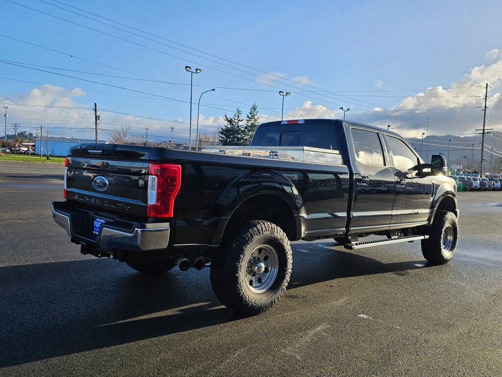 Used 2017 Ford F350 Lariat w/ Lariat Value Package image 6