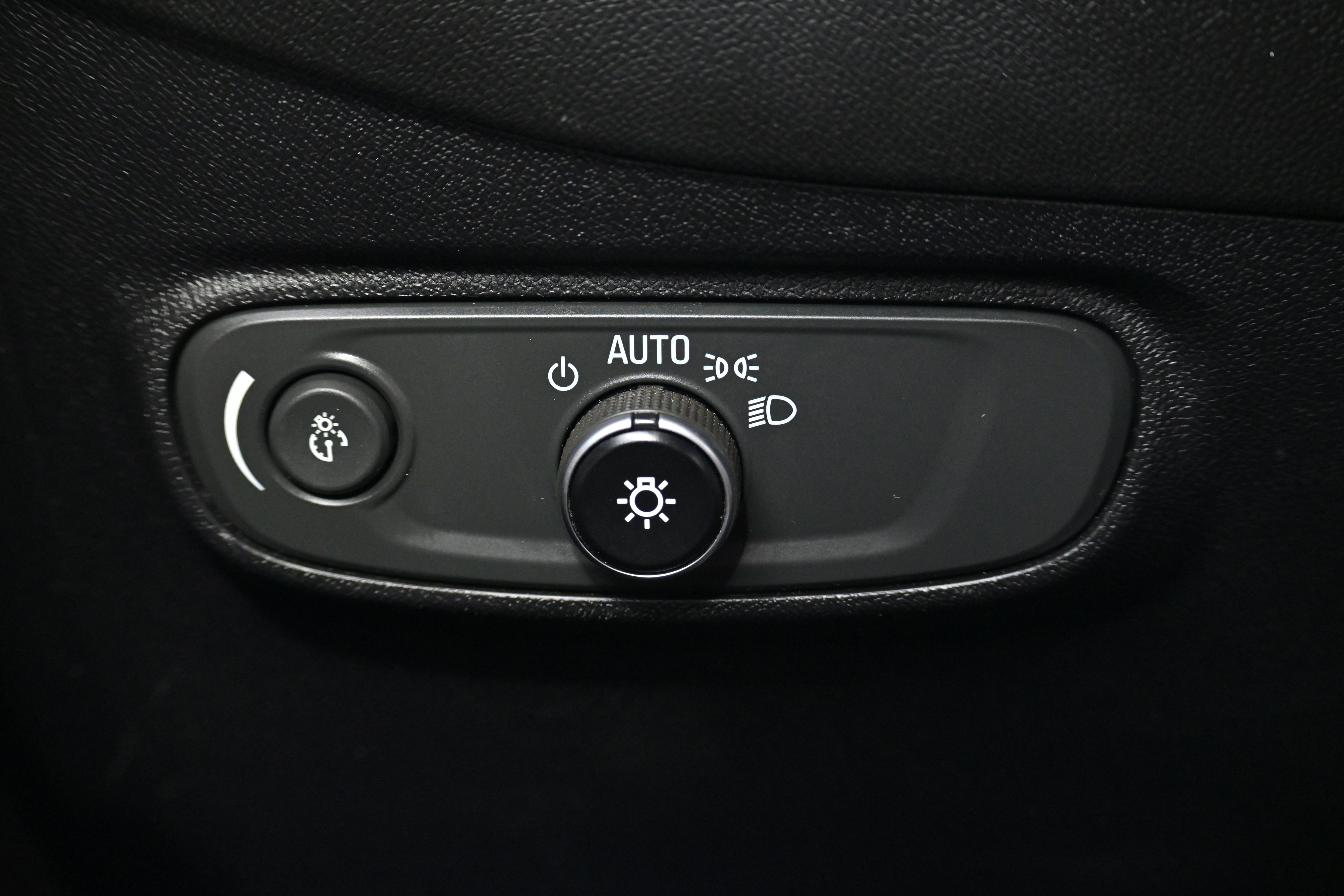 Used 2019 Chevrolet Equinox LS image 24