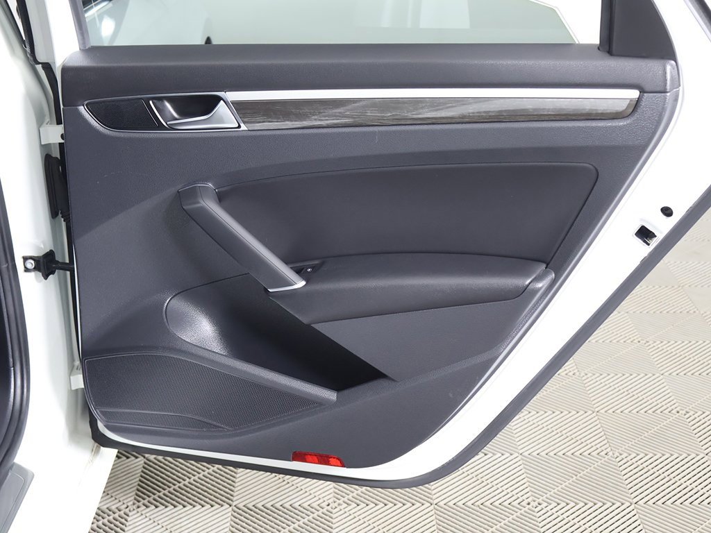 Used 2018 Volkswagen Passat 2.0T SE image 26