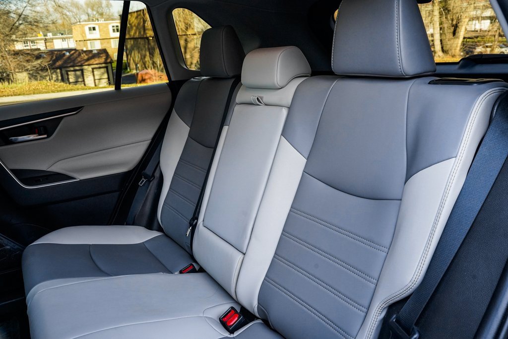 Used 2021 Toyota RAV4 XLE Premium image 16