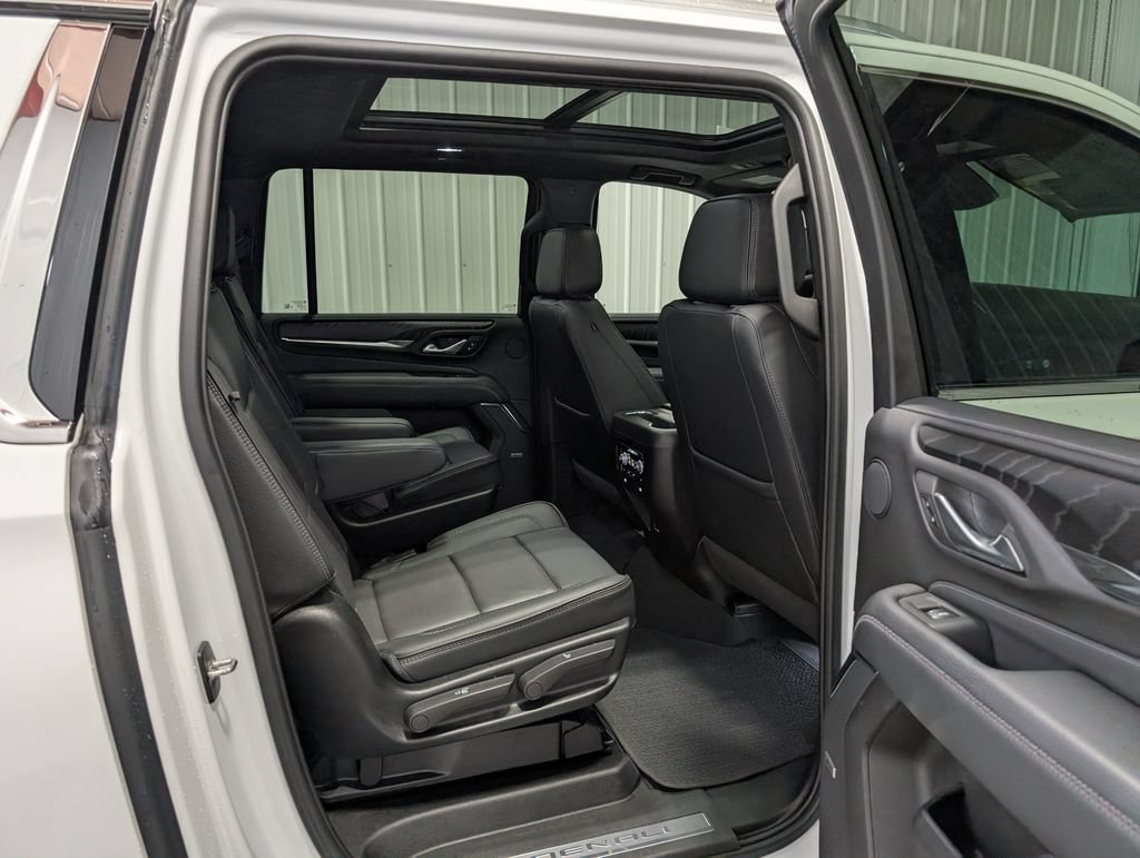 Used 2024 GMC Yukon XL Denali AWD/4WD image 29