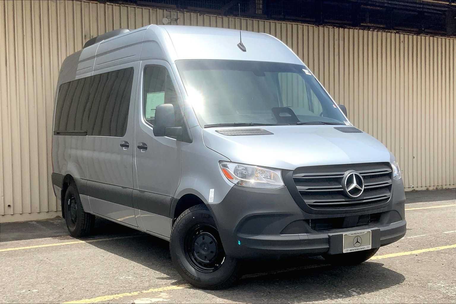 Used 2025 Mercedes-Benz Sprinter 2500 image 4